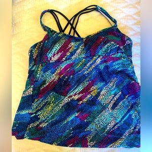 NWOT Ava-Viv Tankini Top 14W